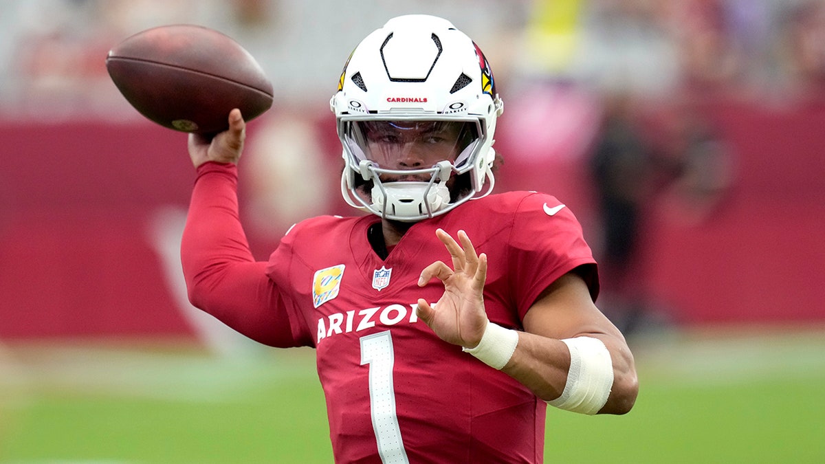 Kyler Murray warms up