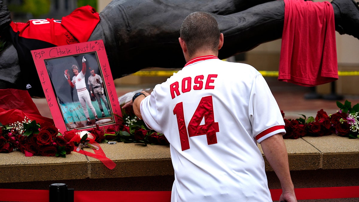 Los aficionados honran a Pete Rose