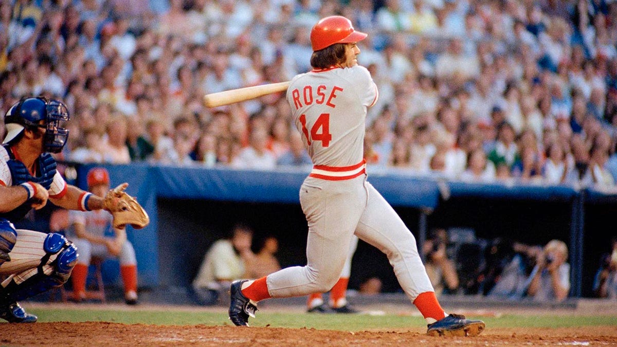 Pete Rose se columpia