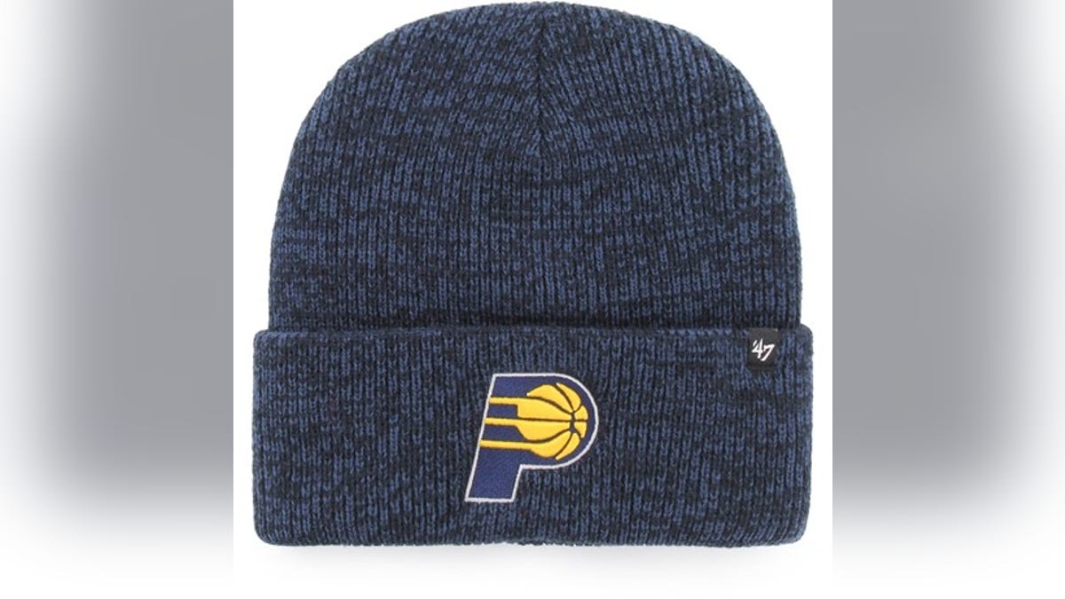 Gorro cálido y cómodo con el logo de tu equipo. 