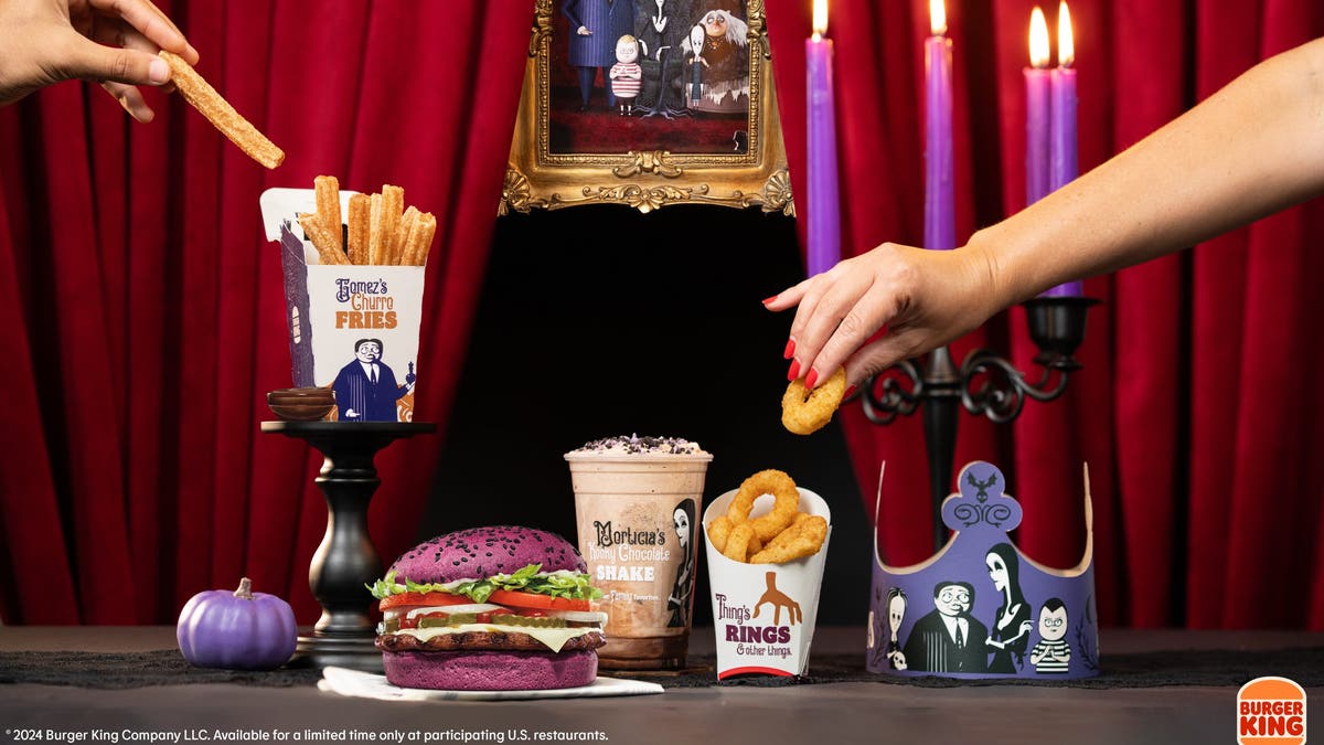 Los platos del menú de Burger King con temática de Halloween incluyen cuatro alimentos inspirados en las películas de animación de "La familia Addams".