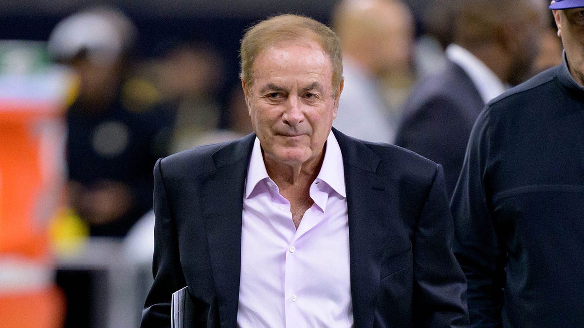 Al Michaels bakıyor