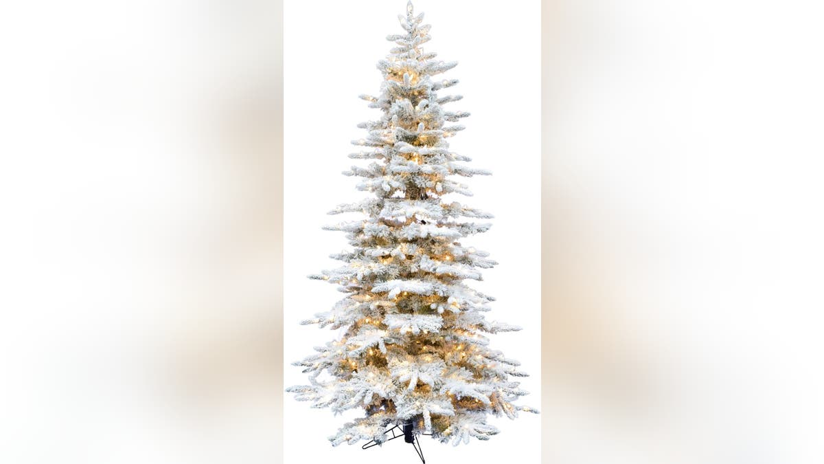 Create a wintertime  wonderland with this beauteous  pre-lit artificial tree.