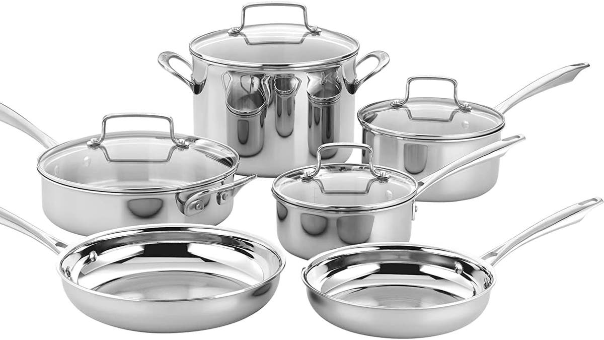 This set has all you need for cooking.