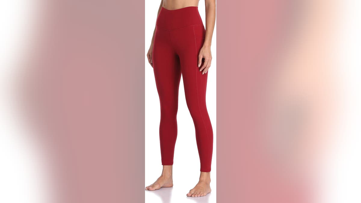 Prueba estos legging de yoga suaves como la mantequilla para hacer ejercicio.