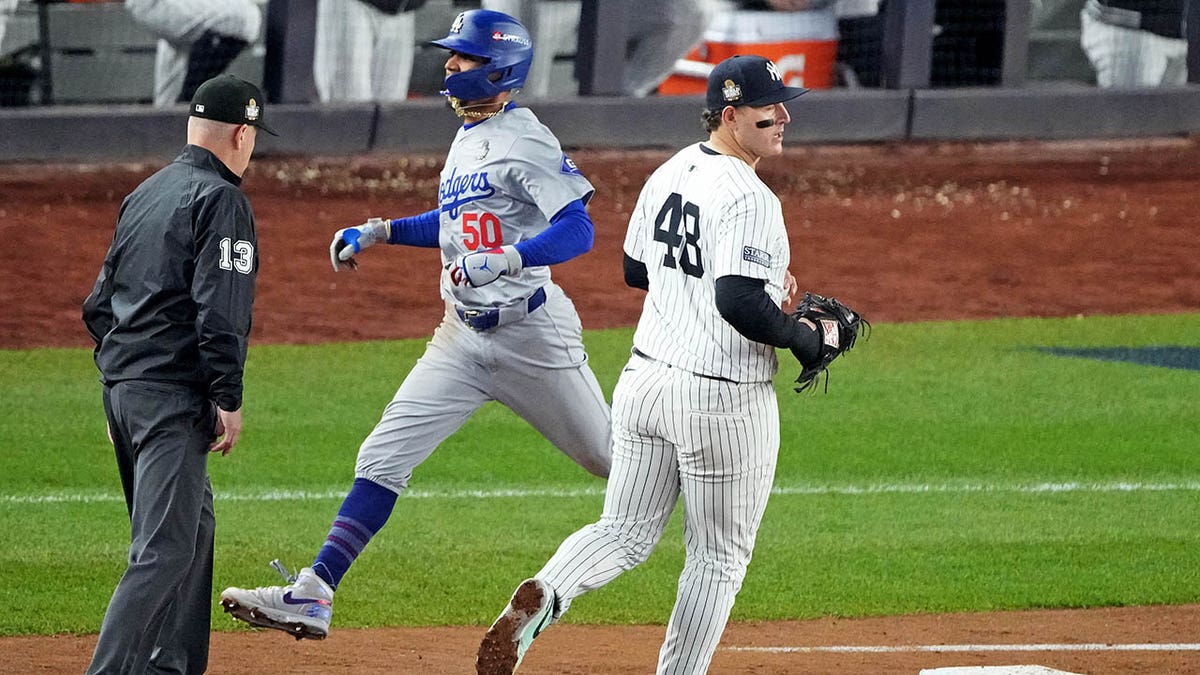 Anthony Rizzo doesn't screen first base