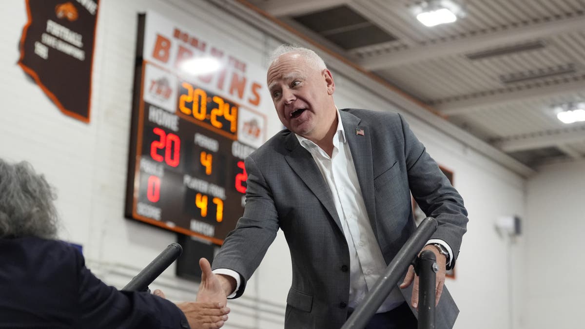 Walz shakes hands with Lopez in Phoenix