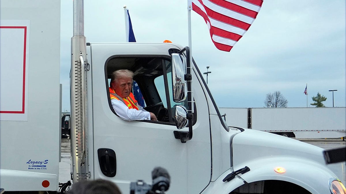 Trump in the garbage truck