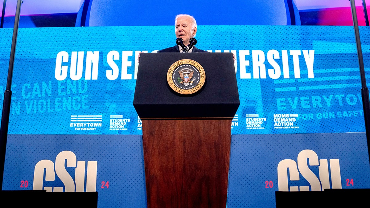 Biden habla en una conferencia sobre el control de armas