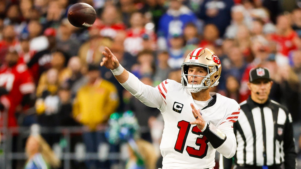 Brock Purdy throws pass