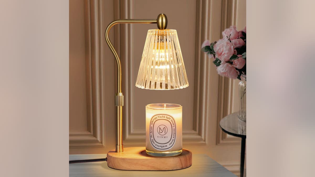 Melt candles evenly with the help of this lamp.