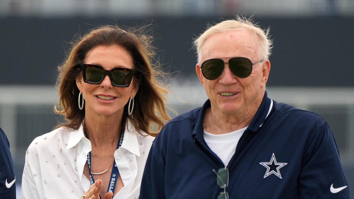 Charlotte Jones y Jerry Jones juntos