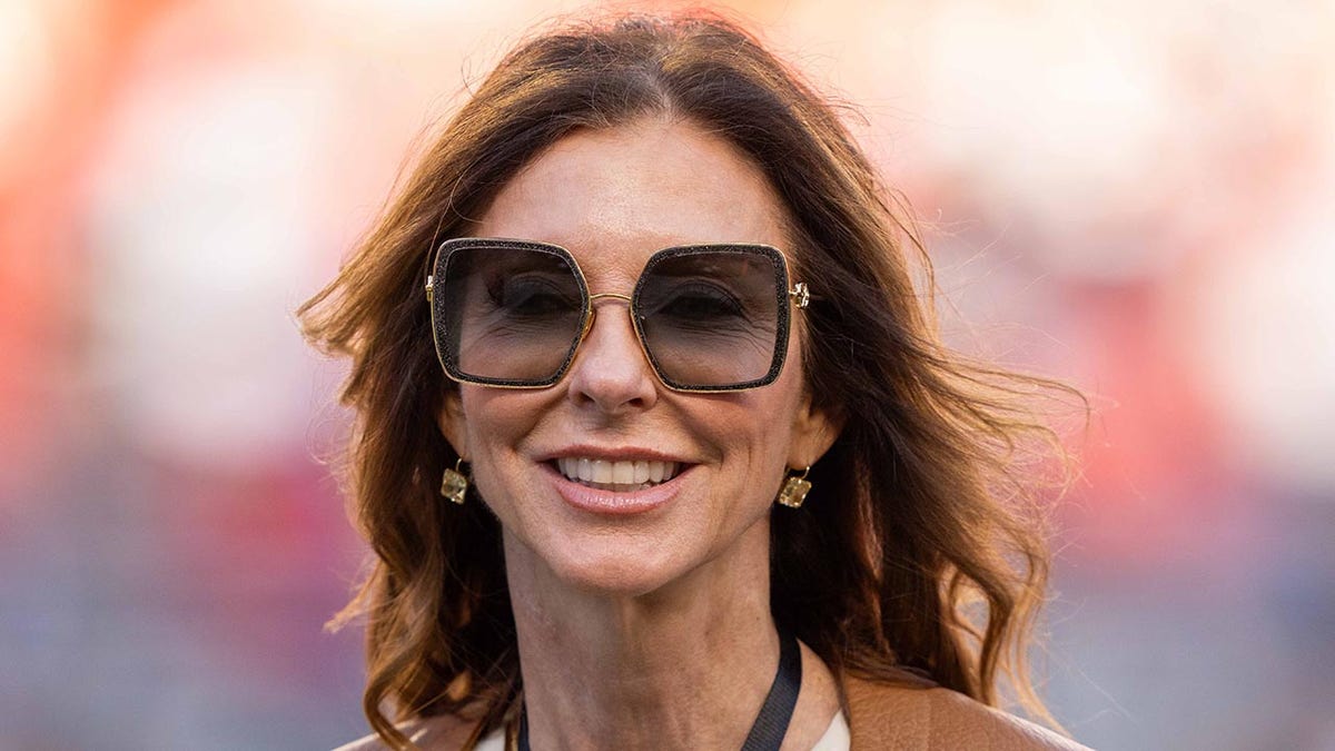 Charlotte Jones sonríe