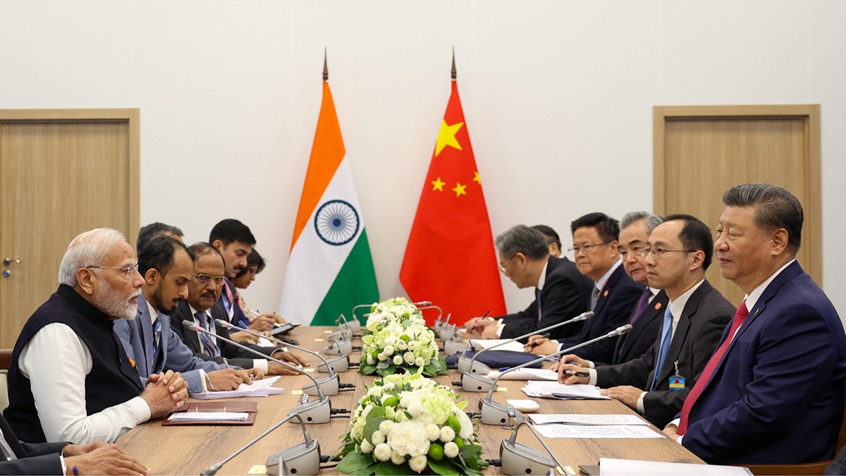 Chinese President Xi and Indian Prime Minister Modi conscionable   successful  Kazan