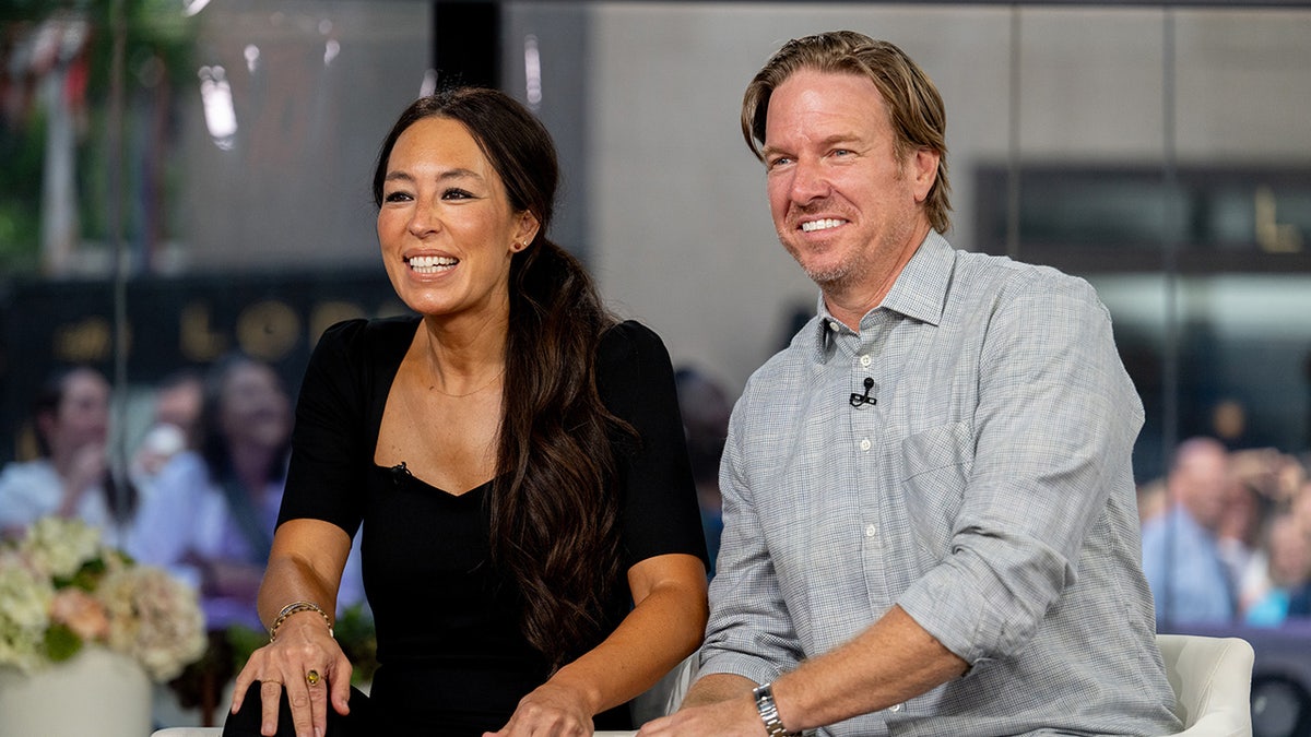 Joanna y Chip Gaines sentados juntos en "Today"