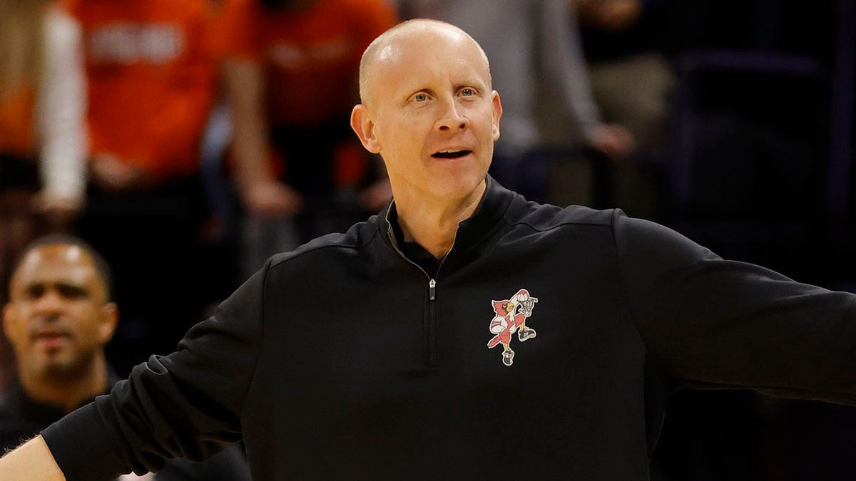 Chris Mack contra Virginia