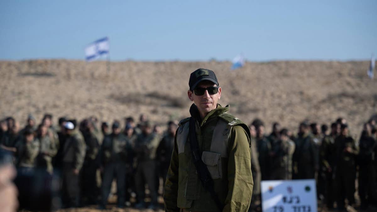 IDF Col. Amir Ofri with troops by the Nitzarim Corridor that splits Gaza in half. (Photo: IDF Spokesman's Unit.)