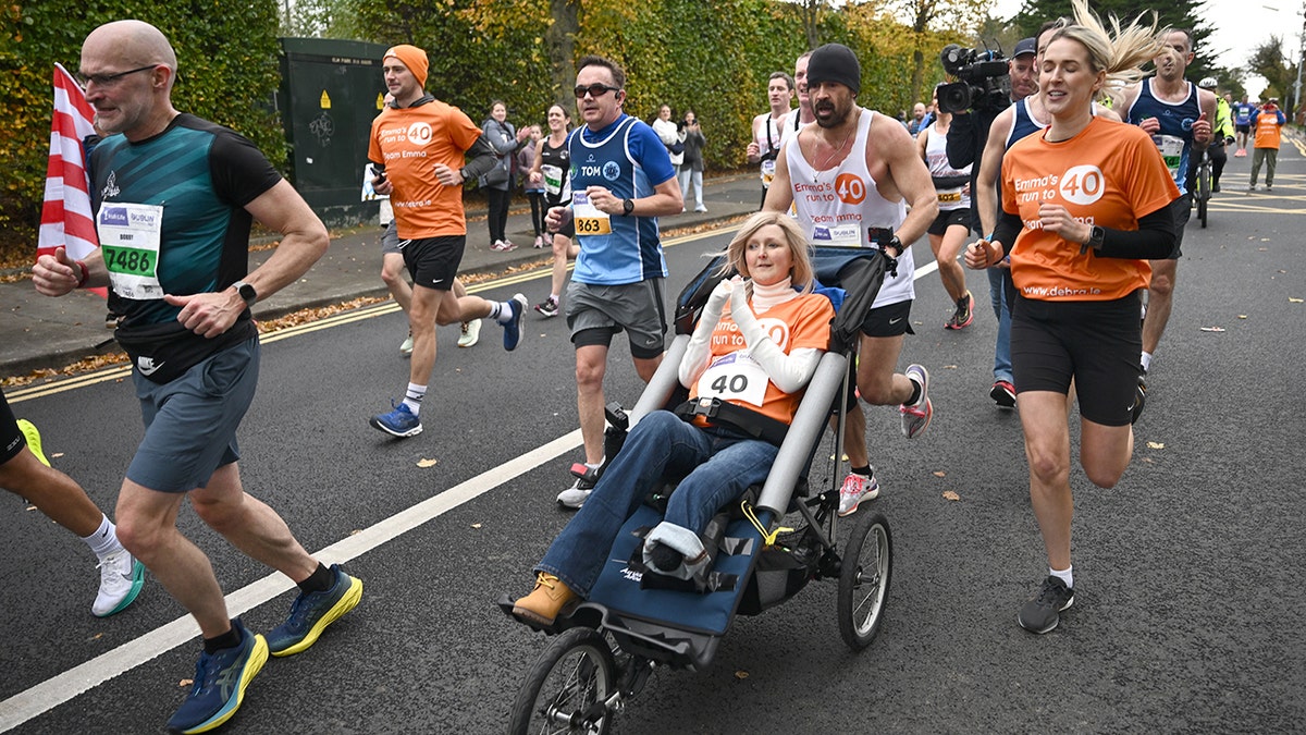 Colin Farrell runs nan Dublin marathon pinch Emma Fogarty