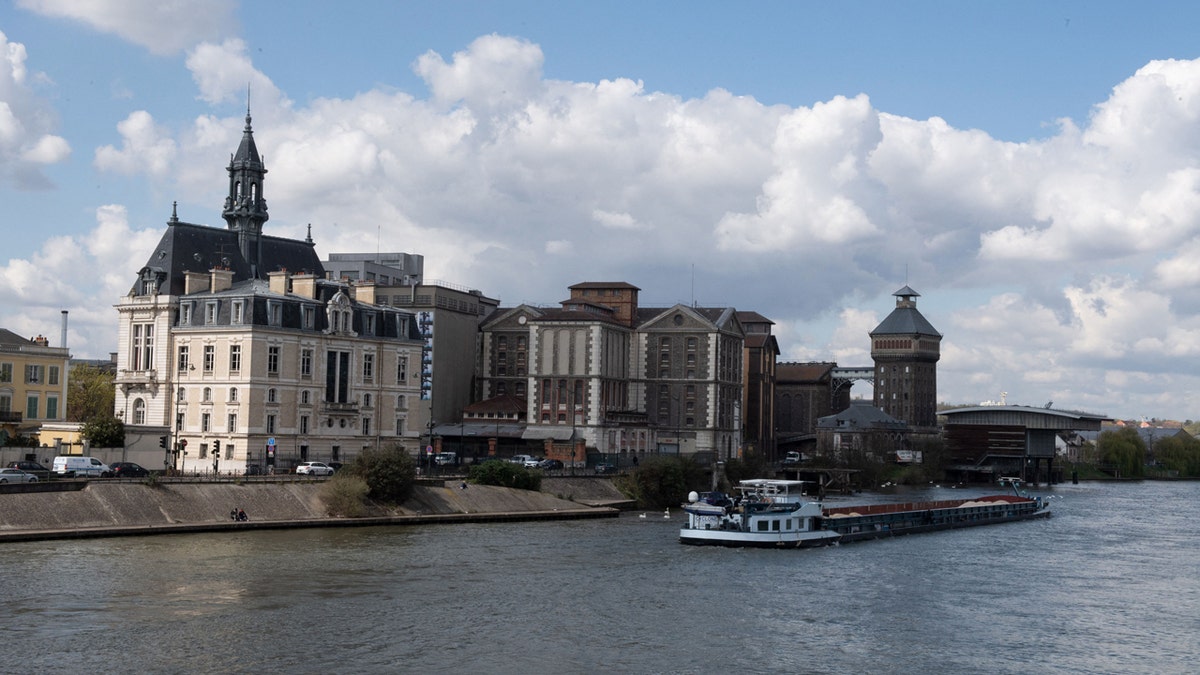 38 Ancient Burials Were Unearthed By Archaeologists Near Paris, France ...