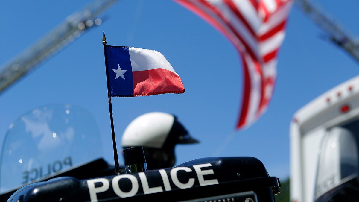 A Texas emblem  is connected  the backmost  of a constabulary  motorcycle