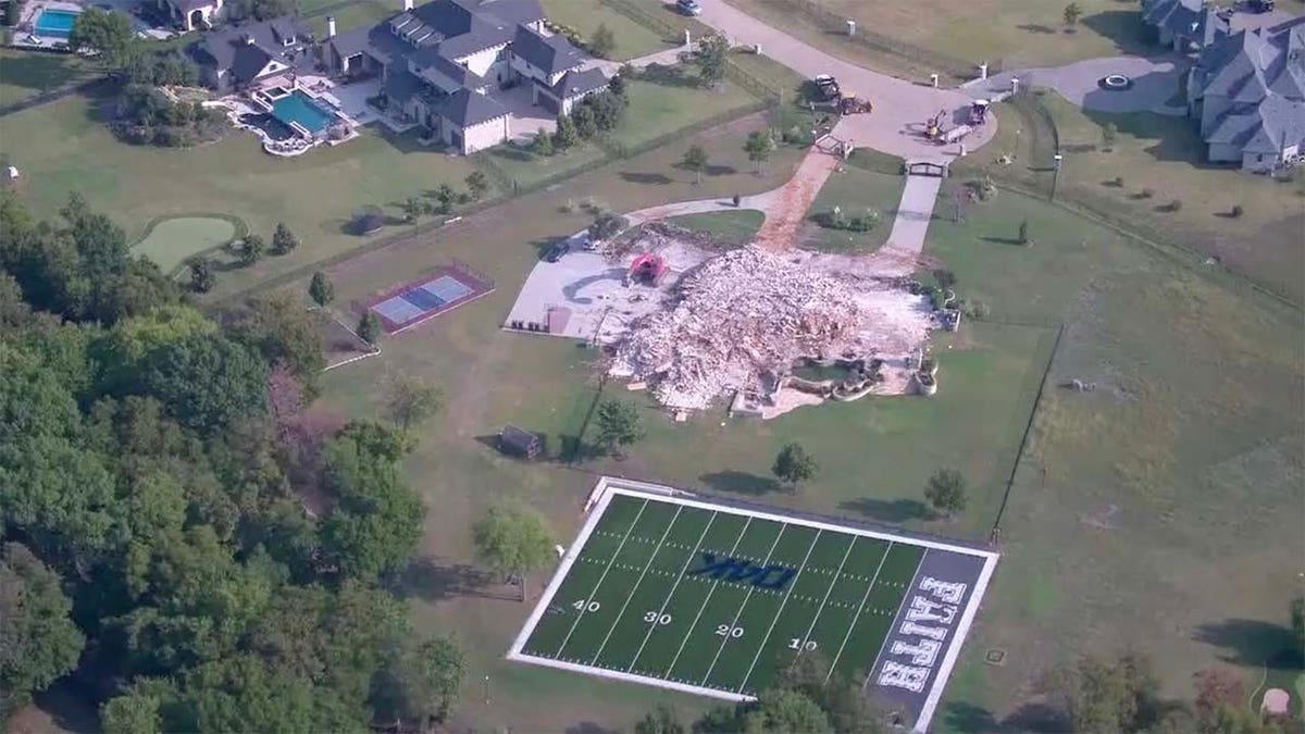 Cowboys’ Dak Prescott demolishes Texas mansion