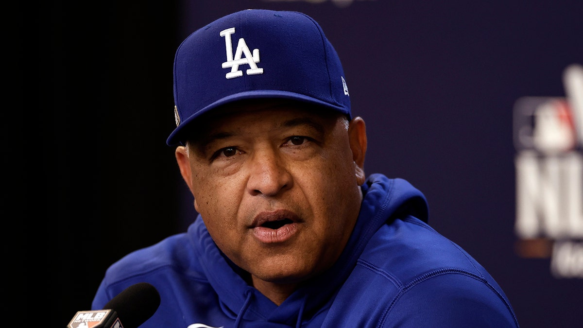 Dave Roberts up  of Game 3