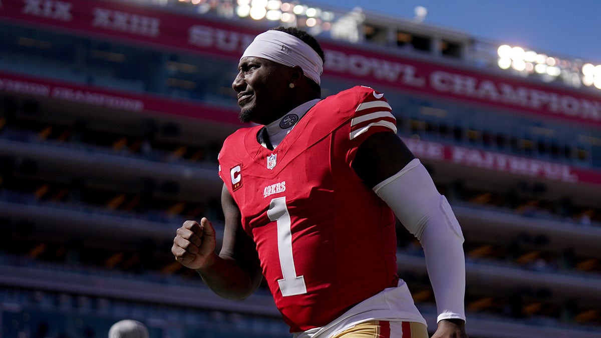 49ers star Deebo Samuel Sr. hospitalized with pneumonia, fluid in lungs after trying to play vs. Chiefs | Fox News