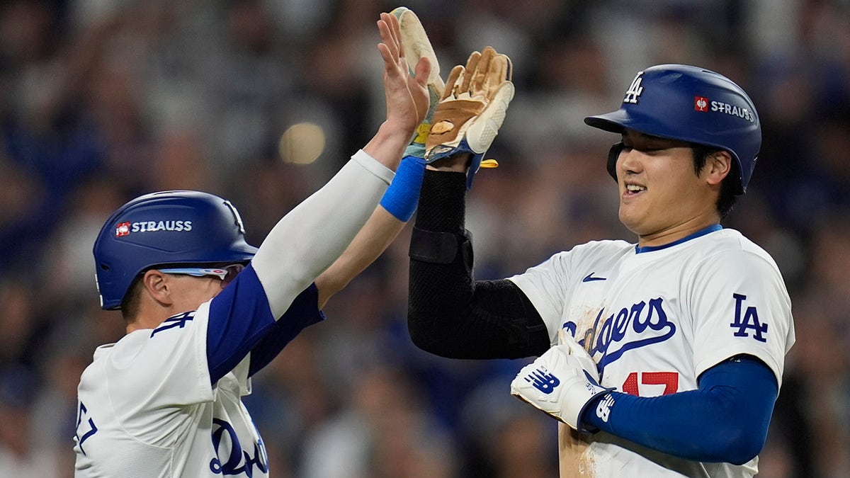 Shohei Ohtani cruza a placa