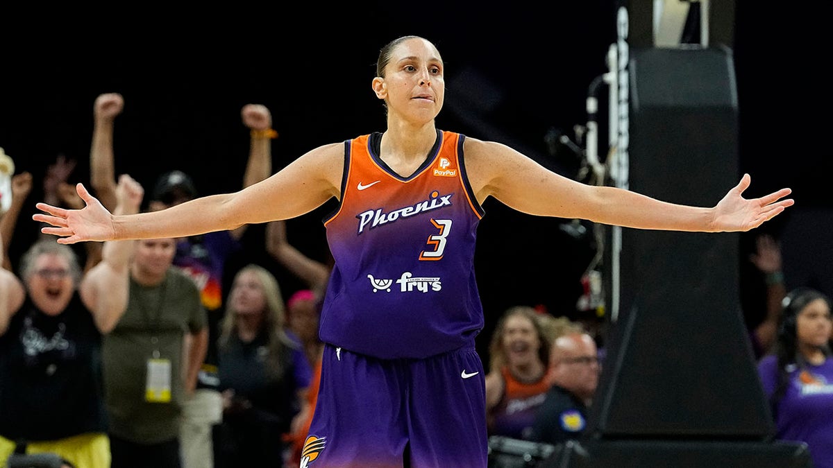 Diana Taurasi celebrates 