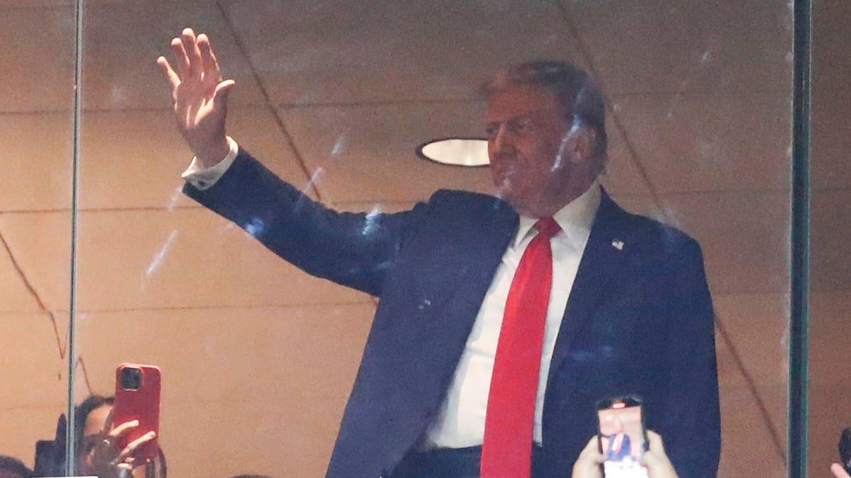 Donald Trump waves to the crowd at the Steelers game