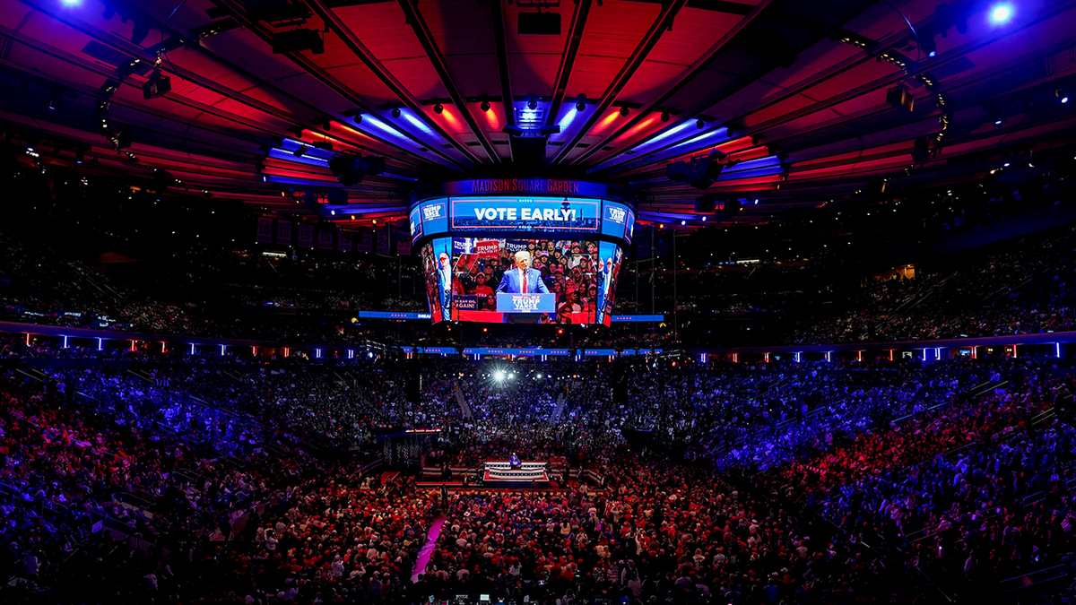 Madison Square Garden is the longtime location  of the New York Knicks and New York Rangers, 2  of the astir   storied franchise successful  their respective sports.