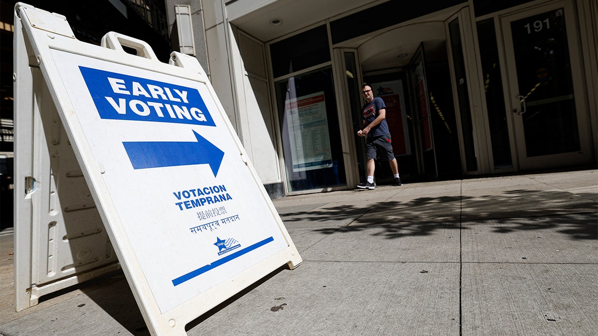 Sign promotes early voting at a polling station in Chicago, Illinois.