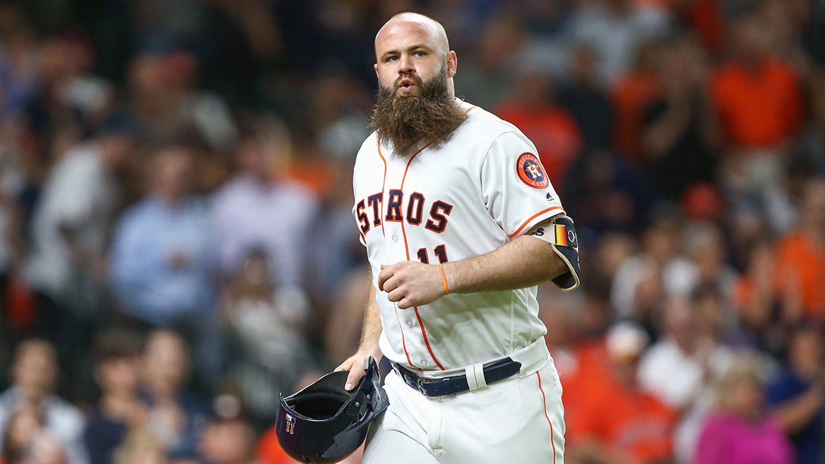 Evan Gattis en acción