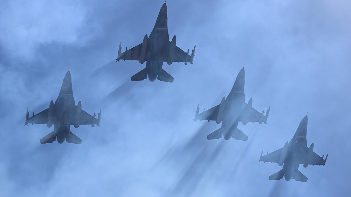 F-16