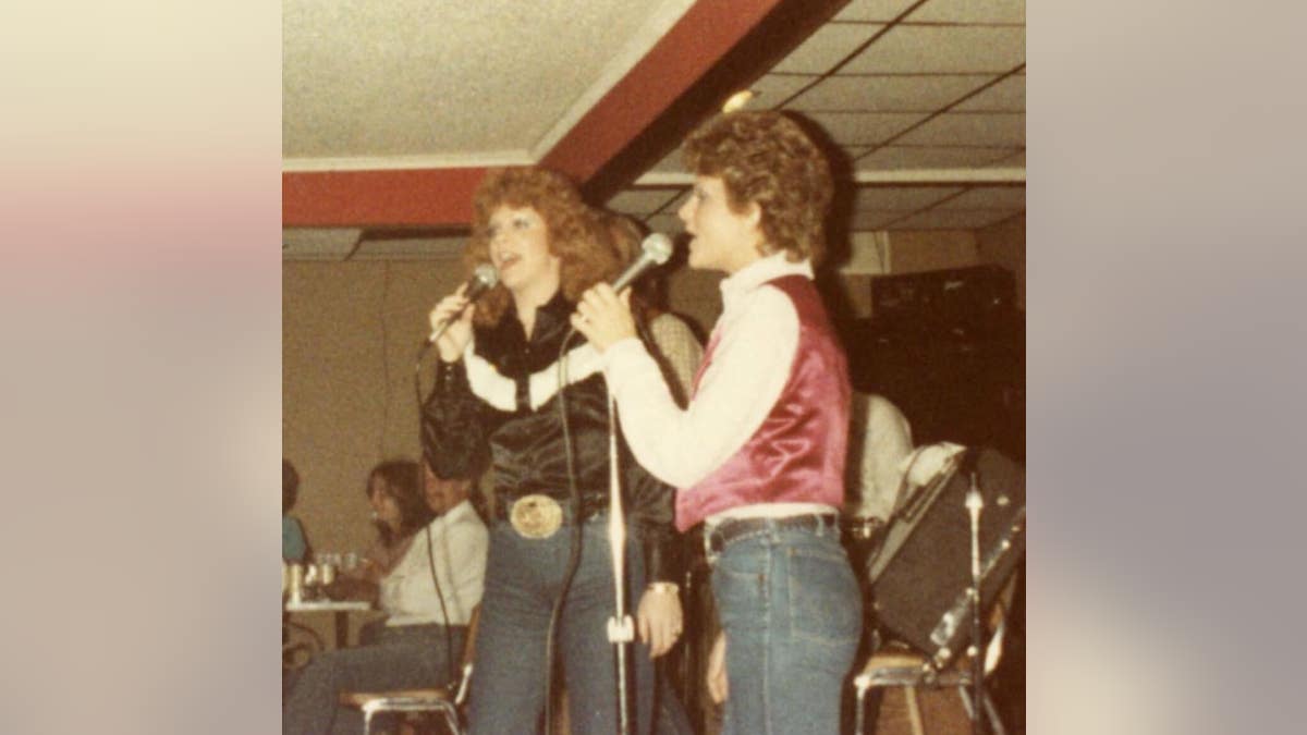 reba mcentire performing with her siblings