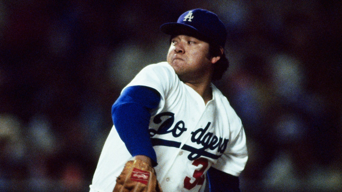 Fernando Valenzuela lanza