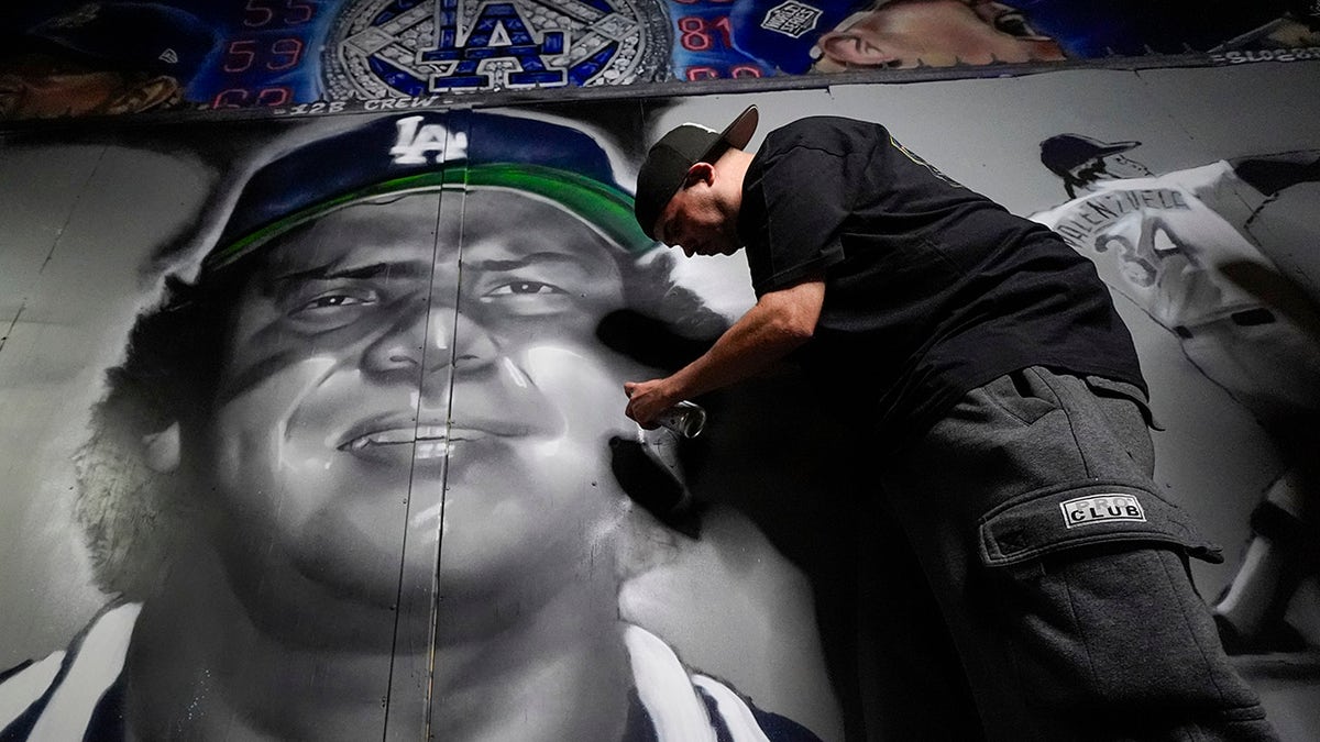 Artist paints mural in Valenzuela