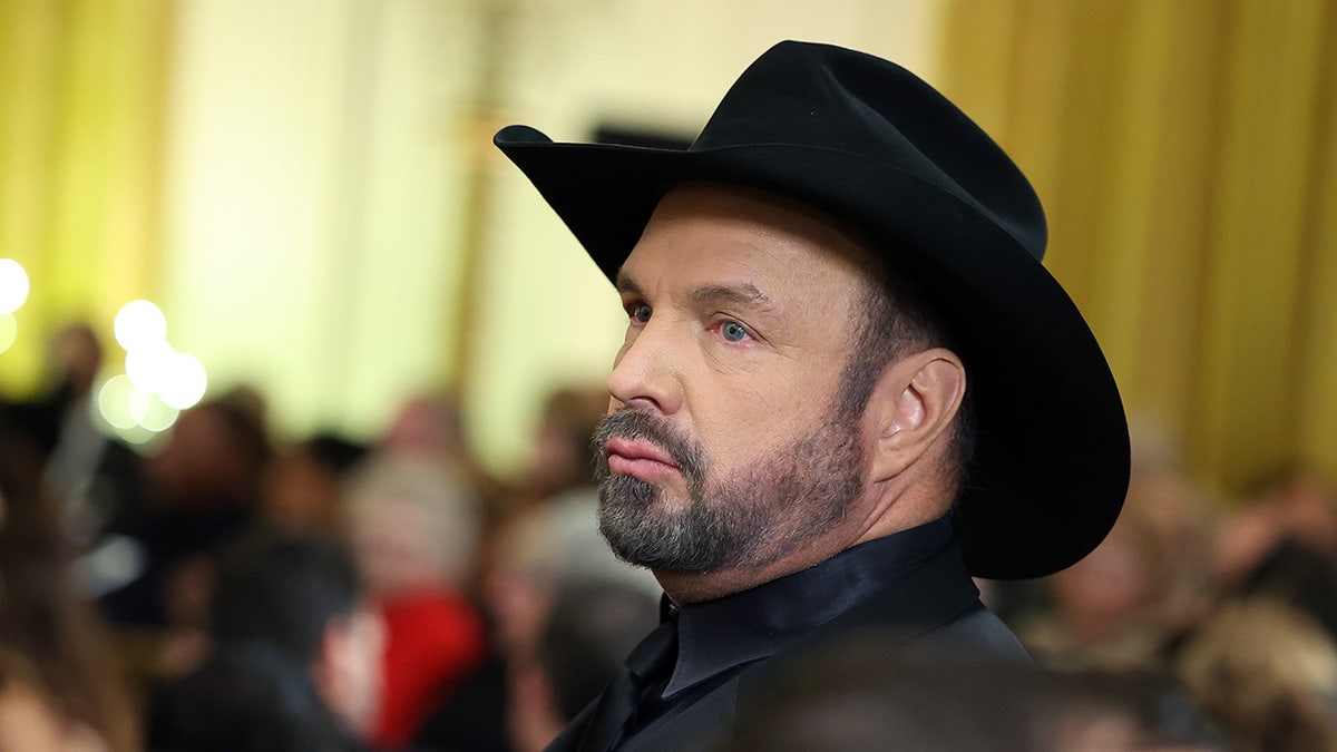 Perfil de un Garth Brooks serio