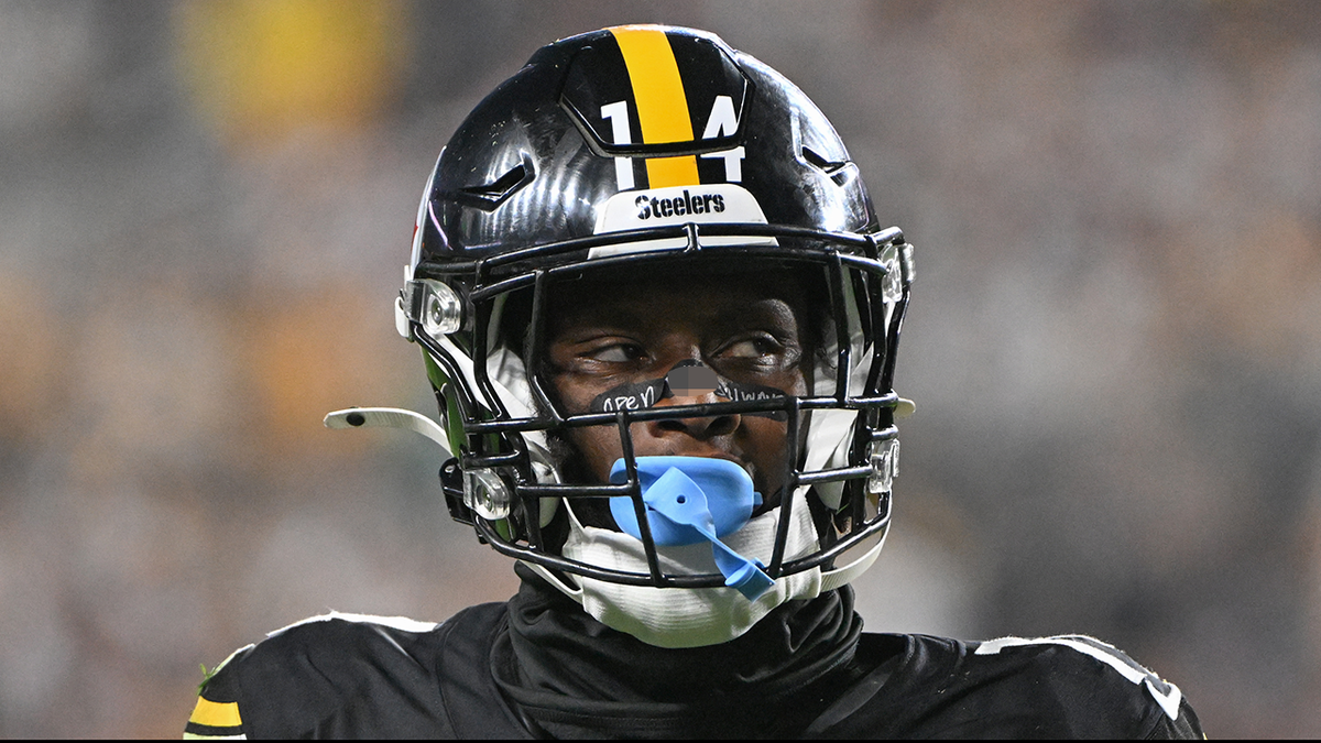 George Pickens bermain untuk Pittsburgh Steelers