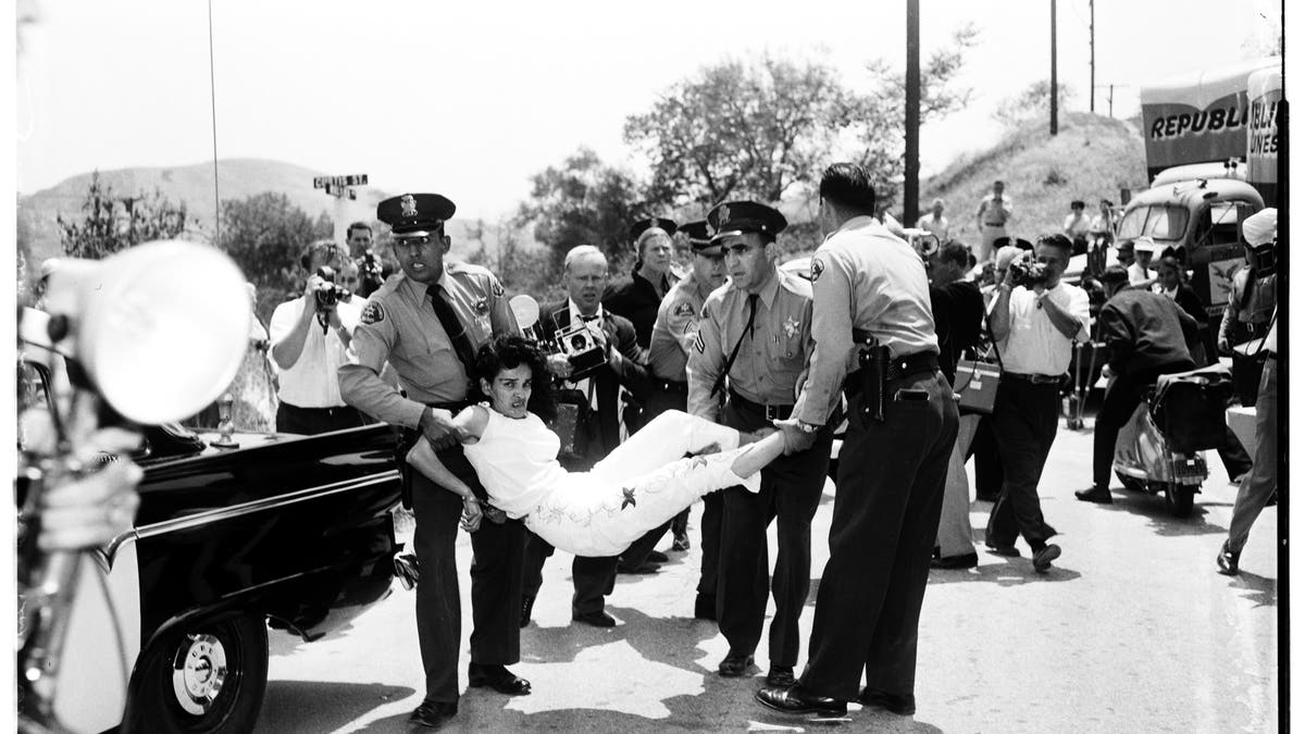 Chavez Ravine evictions, 1959