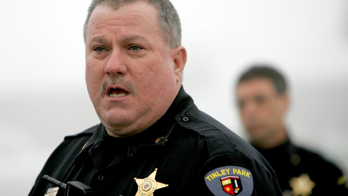 Tinley Park Police Segt TJ Grady speaks to reporters outside the Lane Bryant crime scene in 2008