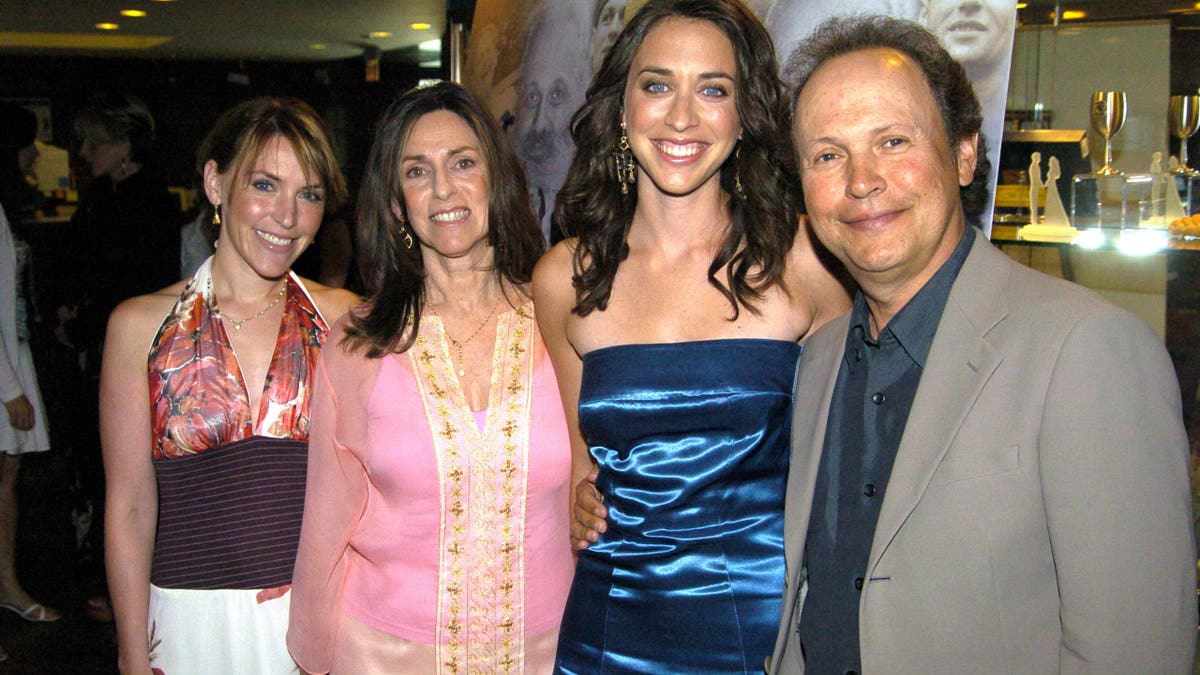 billy crystal with wife janice and daughters lindsay and jennifer