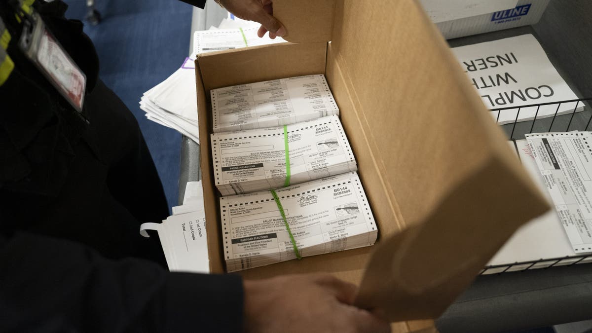 papeletas de voto ausente en la caja