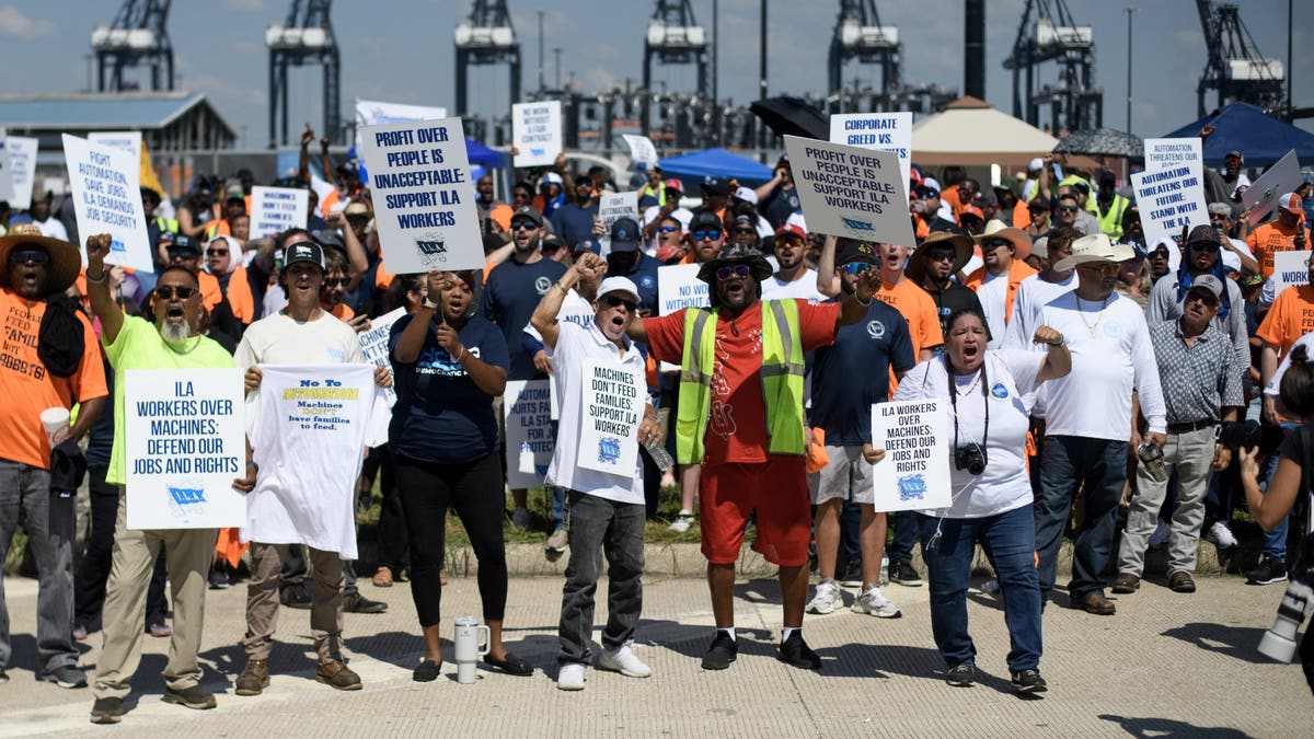 Dockworkers' larboard  strike