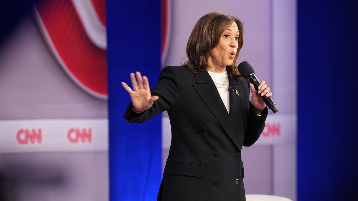 Kamala Harris en el ayuntamiento de CNN