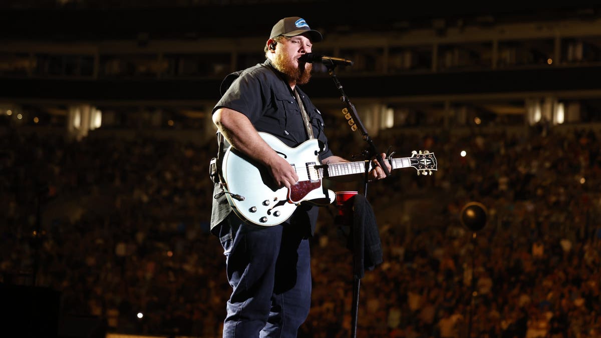 luke combs performing astatine  payment  concert