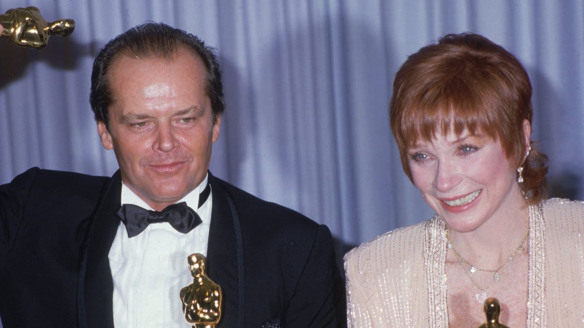 shirley maclaine and jack nicholson astatine  oscars