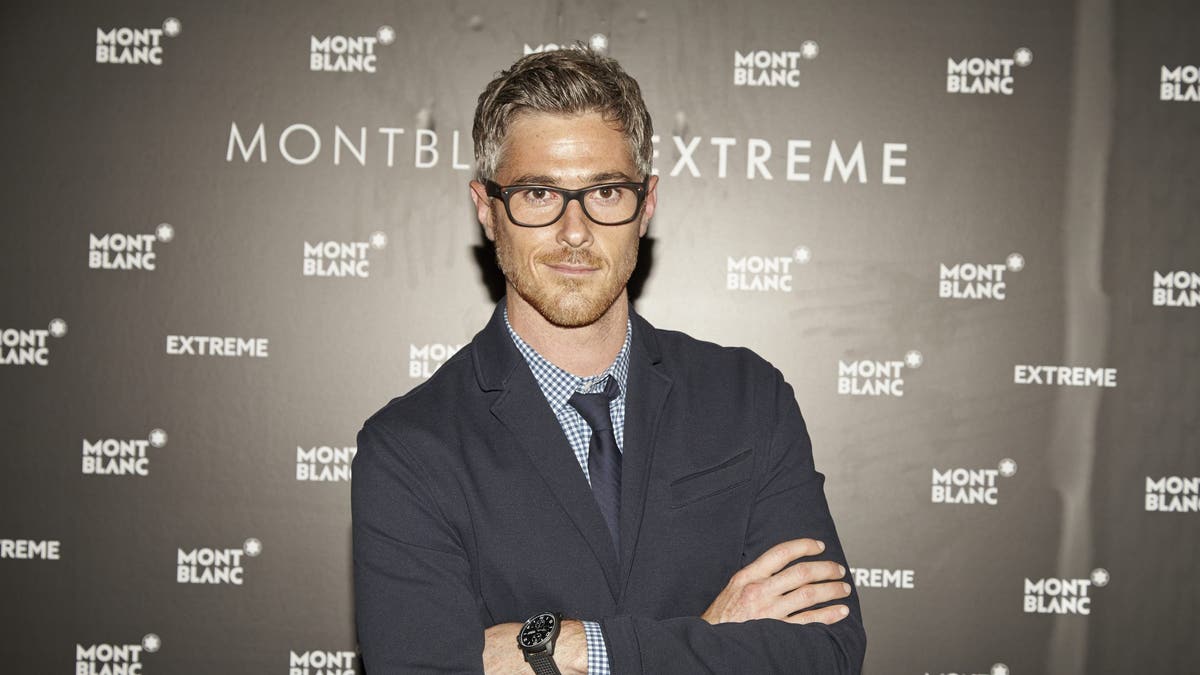 Dave Annable reddish  carpet