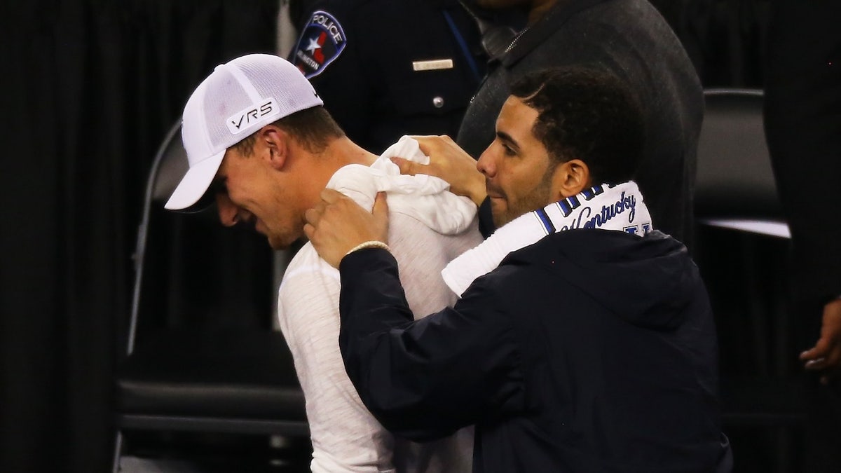 Drake saluda al futbolista Johnny Manziel