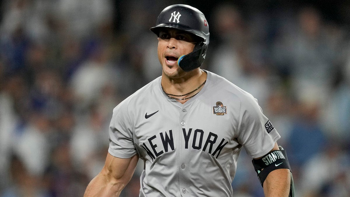 Giancarlo Stanton reacciona